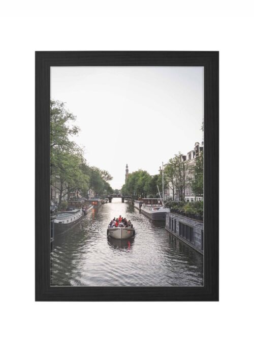 varen op de amsterdamse grachten i fotografie poster ingelijst in zwarte lijst