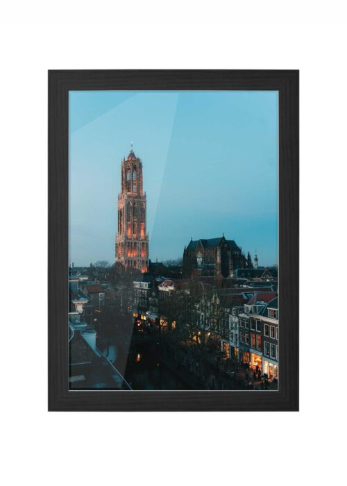 domtoren bij nacht fotografie poster ingelijst in zwarte lijst