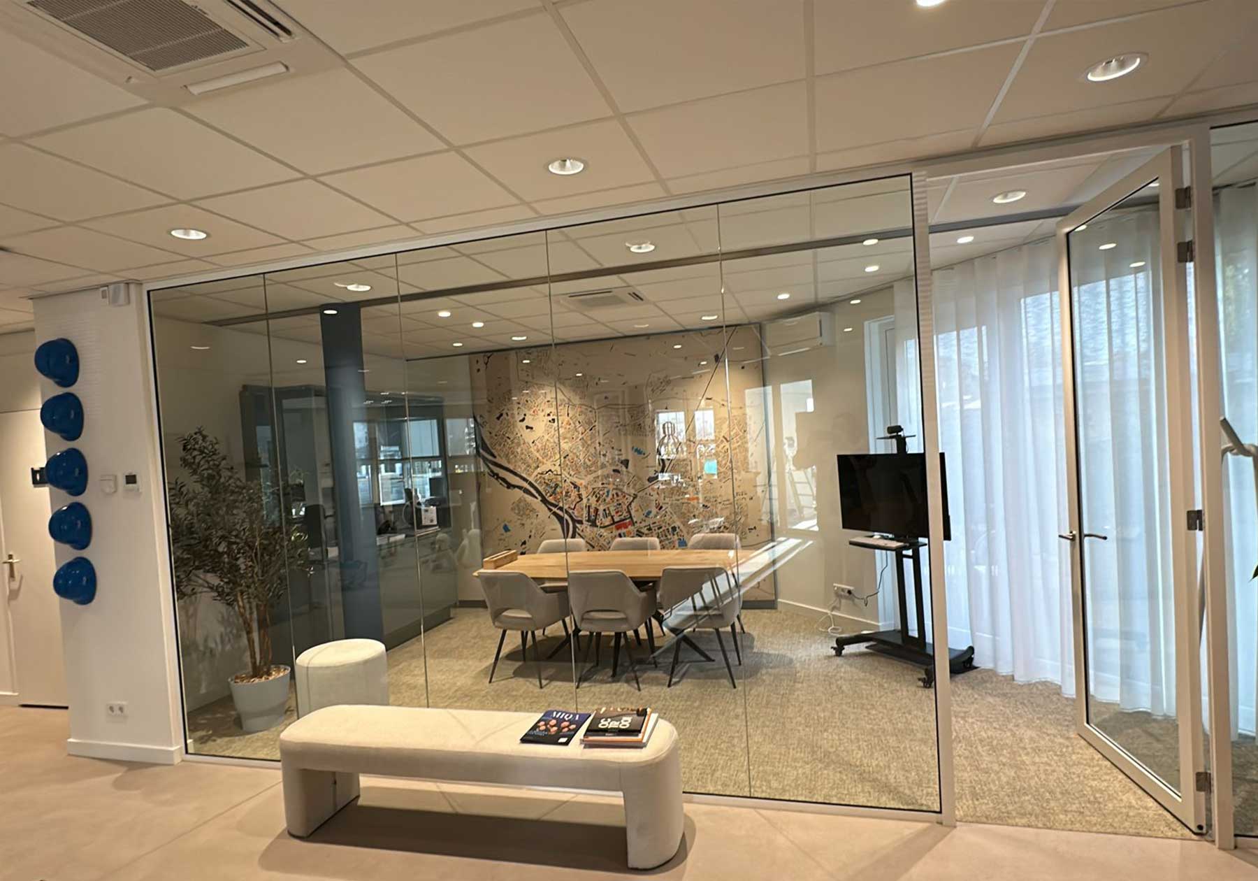 Akoestische wanddecoratie vergaderruimte - MIQA Makelaardij Akoestische wanddecoratie vergaderruimte - MIQA Makelaardij