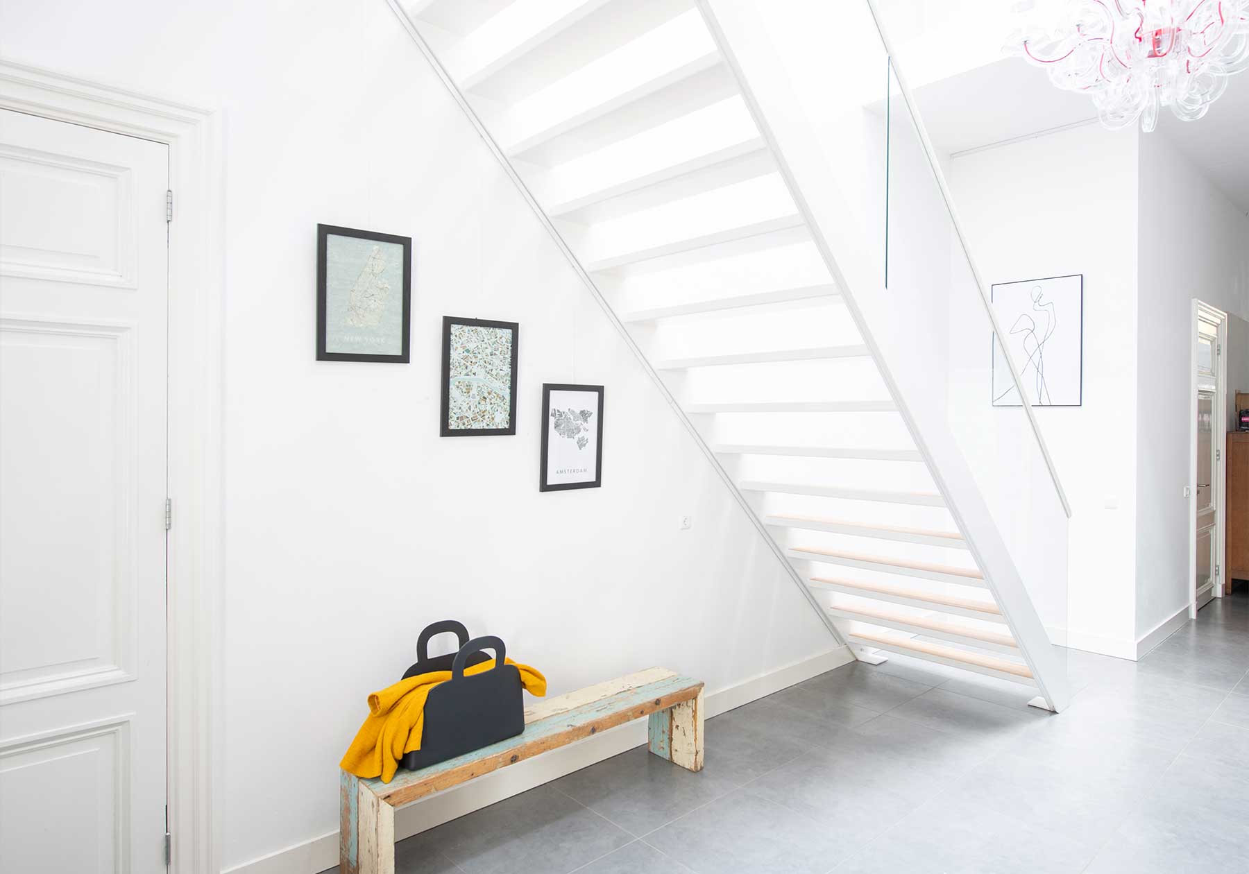Wachtkamer inrichting ingelijste prints