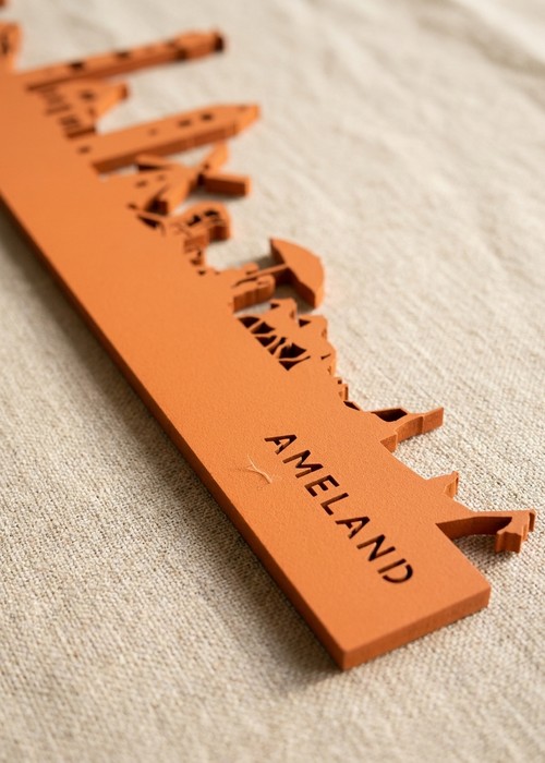 Oranje houten skyline van Ameland – oranje MDF