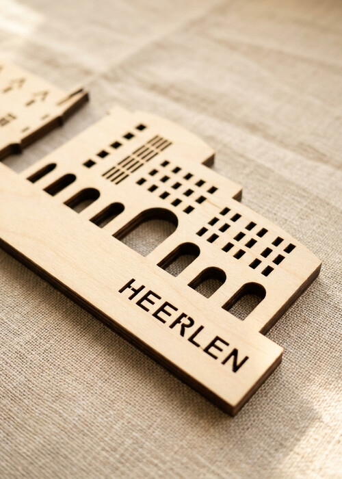 Houten skyline Heerlen berken Houten skyline van Heerlen in berkenhout