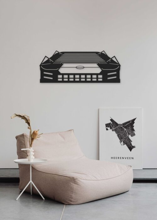 Houten stadion van Heerenveen in zwart MDF aan de wand in een interieur
