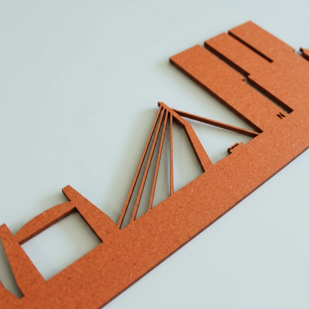 Oranje MDF - Gelaserde skyline Oranje MDF - Gelaserde skyline
